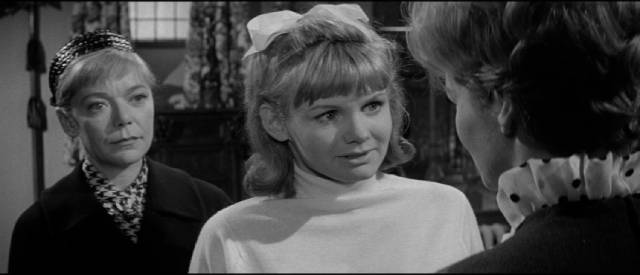 Janet (Jennie Linden) meets Grace (Moira Redmond), the companion hired by her guardian in Freddie Francis' Nightmare (1964)