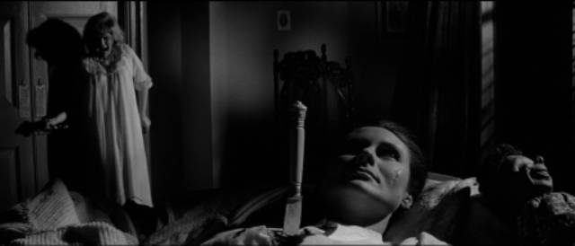 Janet (Jennie Linden) stumbles across a murdered woman several times in Freddie Francis' Nightmare (1964)