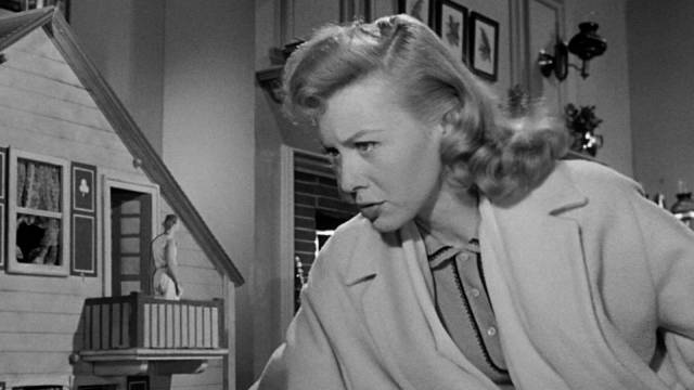 Louise (Randy Stuart) does her best to accommodate the awkward situation in The Incredible Shrinking Man (1957)