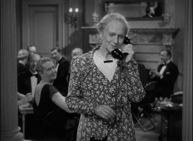 Anita (Fay Bainter)'s bridge students listen to Lucy (Beulah Bondi)'s emotional phone call in Leo McCarey's Make Way for Tomorrow (1937)