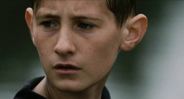 James (William Eadie) never stops watching, trying to comprehend the world in Lynne Ramsay's Ratcatcher (1999)