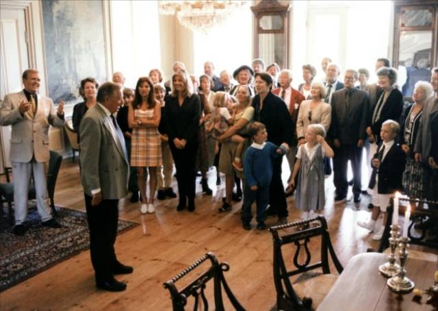 Helge (Henning Moritzen) basks in the adulation of family and friends in Thomas Vinterberg’s Festen (The Celebration, 1998)