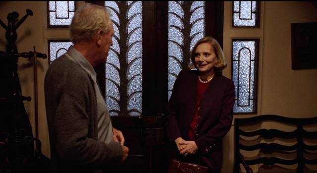Moretti (Max von Sydow) speaks to suspected killer Vincenzo's mother (Rossella Falk) in Dario Argento's Sleepless (2001)