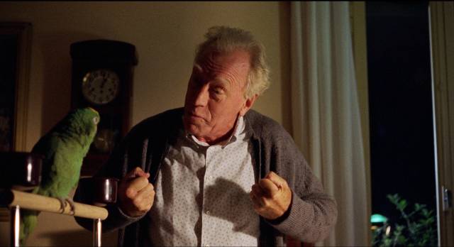 Moretti (Max von Sydow) needs his parrot to prompt a failing memory in Dario Argento's Sleepless (2001)