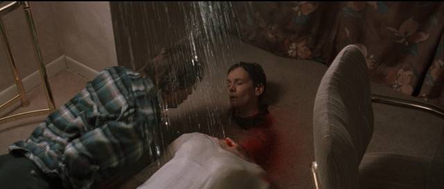 People are losing their heads in Dario Argento's Trauma (1993)