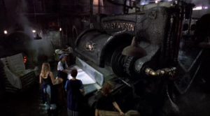 The Hadley-Watson laundry press is brought to life by a demon in Tobe Hooper's The Mangler (1995)