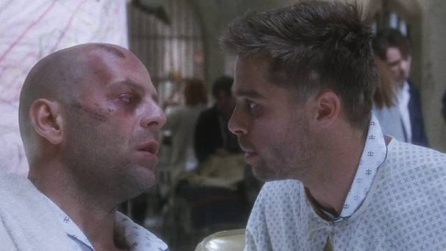 James Cole (Bruce Willis) meets Jeffrey Goines (Brad Pitt) in the psych ward in Terry Gilliam's 12 Monkeys (1995)