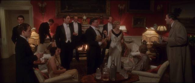 The investigation by Inspector Thompson (Stephen Fry) is hampered by his deference to the upper class in Robert Altman's Gosford Park (2001)