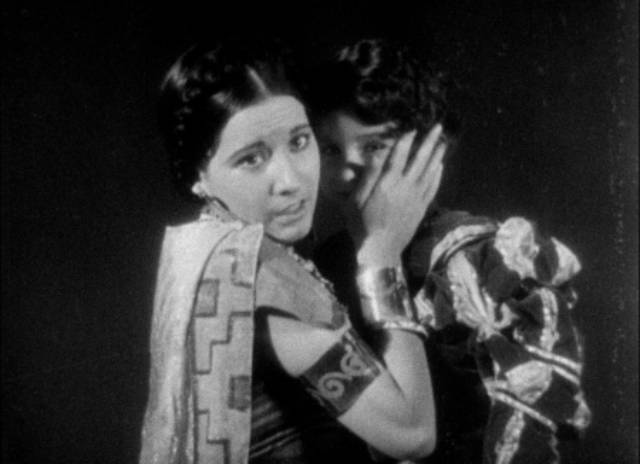 La Malinche (María Luisa Zea) realizes that she and her son have been betrayed in Ramon Peon's La llorona (1933)