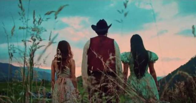 El Señor (Conrado Osorio) and his daughters look out over God's land in Juan Diego Escobar Alzate’s Luz: The Flower of Evil (2019)