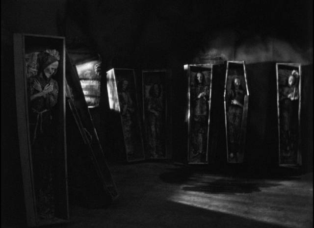 ... a cellar full of mummified monks in Fernando de Fuentes’ The Phantom of the Monastery (1934)