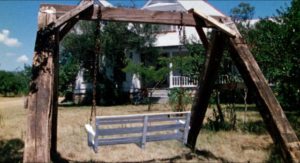 The family's house looks harmless from the outside in Tobe Hooper's The Texas Chain Saw Massacre (1974)