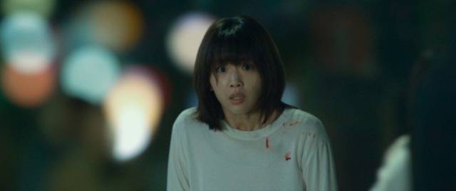 Kyung Mi (Jin Ki-joo) has to rely on her own wits to save herself from a serial killer in Kwon Oh-seung's Midnight (2021)