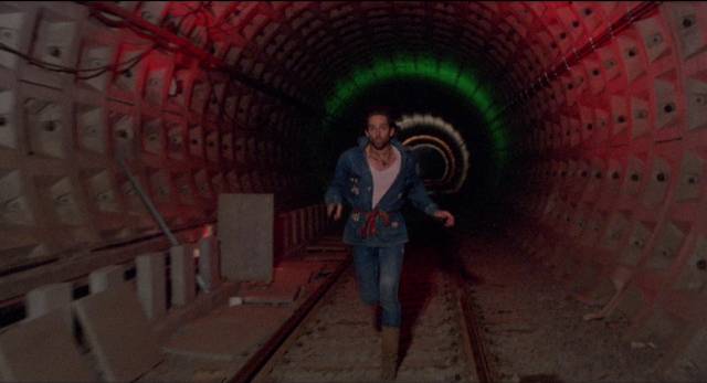 Undercover cop Fabio (Fabio Testi) pursues internation drug smugglers in Enzo G. Castellari's The Heroin Busters (1977)