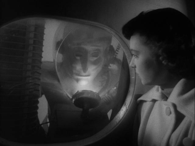 Enid Elliot (Margaret Field) has a close encounter in Edgar G. Ulmer's The Man from Planet X (1951)