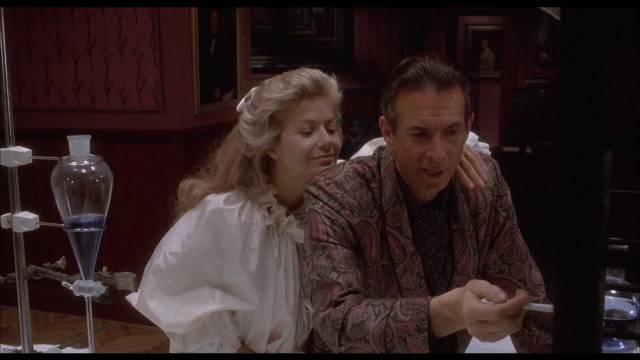 Jekyll (Anthony Perkins)'s wife Elisabeth (Glynis Barber) shows an interest in his work in Gérard Kikoïne’s Edge of Sanity (1989)