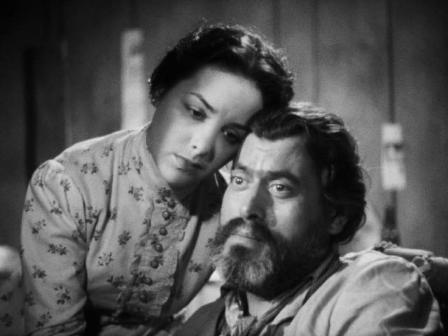 Chinita (Elisa Galvé) tries to save her father Dr. Else (Raúl De Lange) from his own weakness in Mario Soffici’s Prisoners of the Earth (1939)