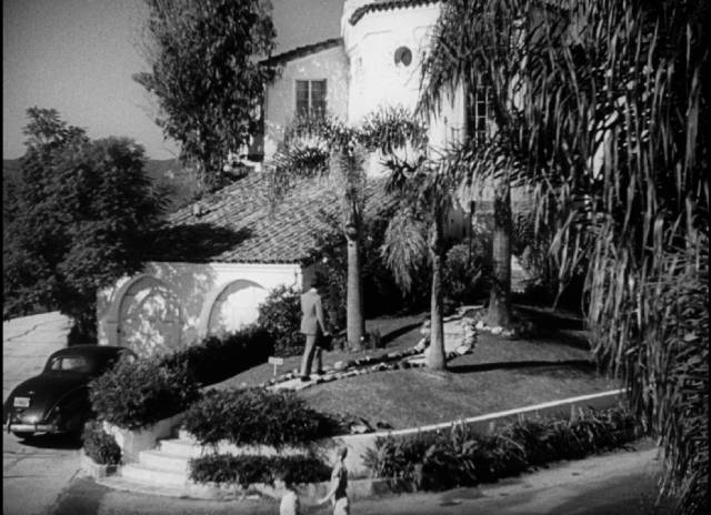 Walter Neff (Fred MacMurray) arrives at the Dietrichson house to sell insurance in Billy Wilder’s Double Indemnity (1944)