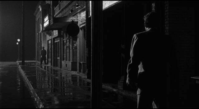 Menace on the mean streets of film noir in Jerry Hopper's Naked Alibi (1954)