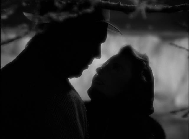 On the trip back to New York John (Fred MacMurray) is torn between love and professional responsibility in Mitchell Leisen's Remember the Night (1940)