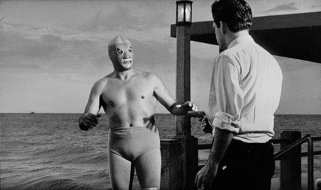 Santo confronts a smuggler in Joselito Rodríguez' Santo vs Infernal Men (1961)