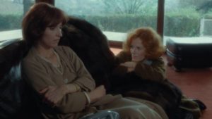 The unknown woman (Delphine Seyrig) listens to Vera (Claudine Gabay)'s story in Marguerite Duras' Baxter, Vera Baxter (1977)