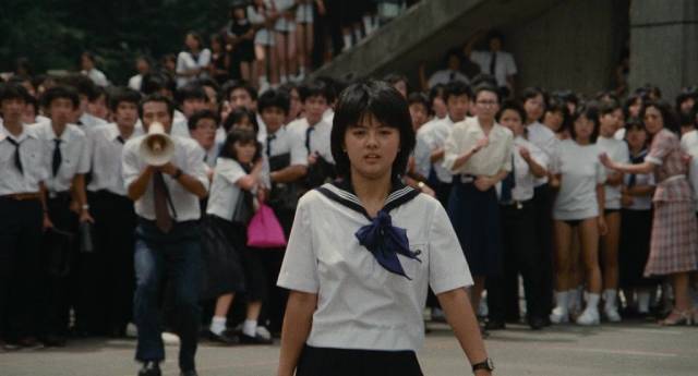 Schoolgirl Izumi (Hiroko Yakushimaru) walks out to meet the yakuza who have come for her in Shinji Somai's Sailor Suit and Machine Gun (1981)