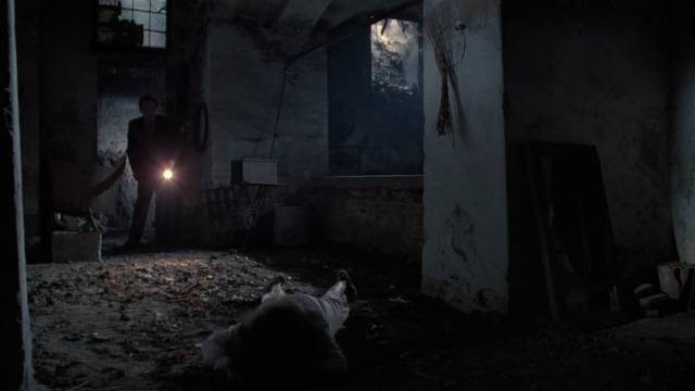A child is used to unearth a hidden burial place in Pupi Avati's Zeder (1983)