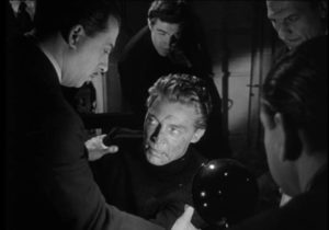 The police get rough with a suspect they don't even believe is guilty in Román Viñoly Barreto’s El vampiro negro (1953)