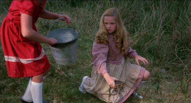 Flavia (Elsa María Gutiérrez) and Verónica (Ana Patricia Rojo) gather ingredients for the spell in Carlos Enrique Taboada’s Poison for the Fairies (1986)