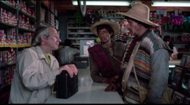 Porfirio (Ignacio López Tarso) discovers it's not so easy to sell stolen goods in Carlos Enrique Taboada’s Rapiña (1975)