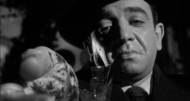 The killer (Nathán Pinzón) tries to suppress his compulsion with self injury in Román Viñoly Barreto’s El vampiro negro (1953)