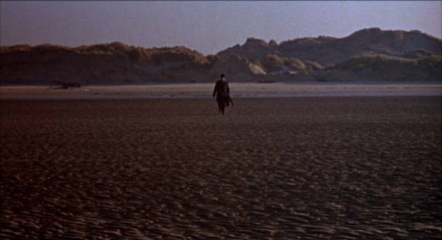 Leer (Richard Boone) tries to walk away with all the money for himself in Hubert Cornfield's The Night of the Following Day (1968)