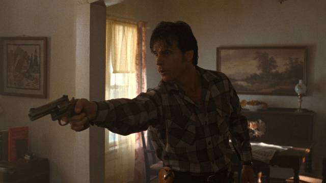 Sheriff Dale "Hurricane"Dixon (Bill Paxton needs to atone for his past transgressions in Carl Franklin's One False Move (1992)