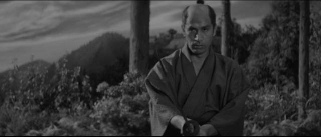 Okuno Shume (Tetsurô Tanba) follows Shinpachi Ezaki (Kinnosuke Nakamura) to the temple seeking revenge in Tadashi Imai's Revenge (1964)
