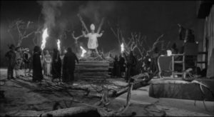 Baron Vitelius d’Estera (Abel Salazar) is about to be burned at the stake by the Inquisition in Chano Urueta's The Brainiac (1961)