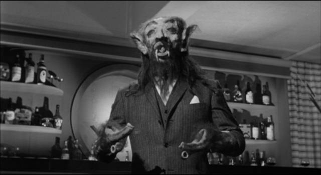 Baron Vitelius d’Estera (Abel Salazar) assumes his brain-sucking demonic form in Chano Urueta's The Brainiac (1961)