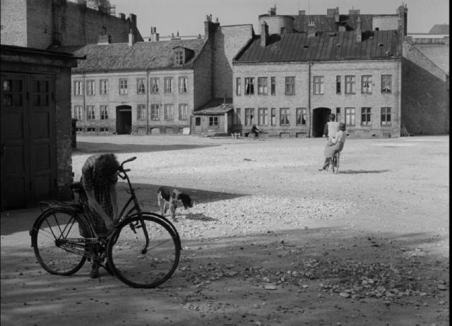 A working class community living in tenements in Bo Widerberg's Kvarteret Korpen (Raven’s End, 1963)