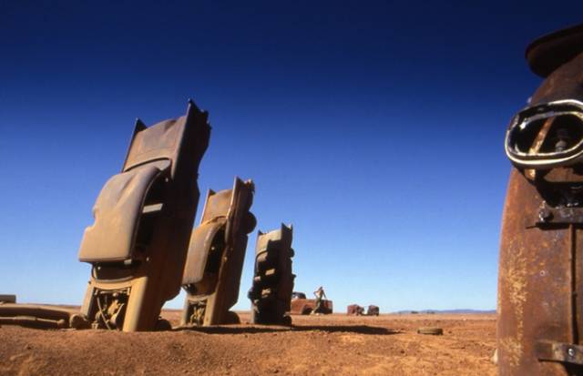 A striking foreground miniature in Alex Proyas' Spirits of the Air, Gremlins of the Clouds (1988)