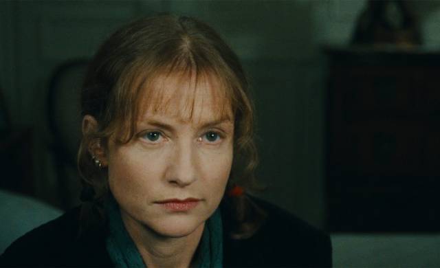Postmistress Jeanne (Isabelle Huppert) despises those who consider themselves better than her in Claude Chabrol’s La cérémonie (1995)