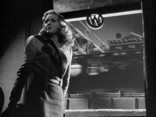 Nikki Collins (Deanna Durbin) witnesses a murder in Charles David's Lady on a Train (1945)