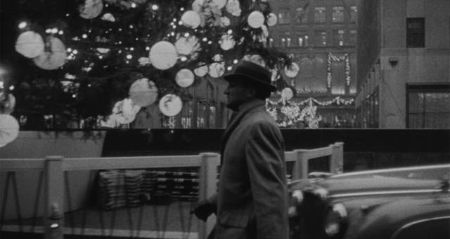 Frank Bono (Allen Baron) ignores New York's Christmas festivities in Allen Baron's Blast of Silence (1961)