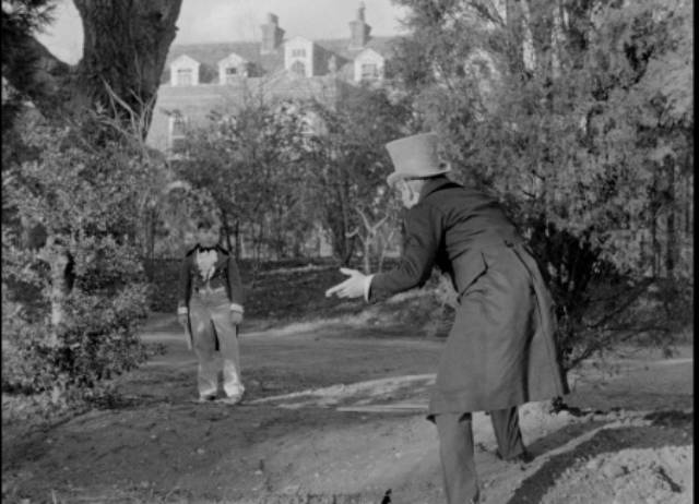 "The Spinebreaker" (Tod Slaughter) lures a young boy to his death in George King's The Crimes of Stephen Hawke (1936) 