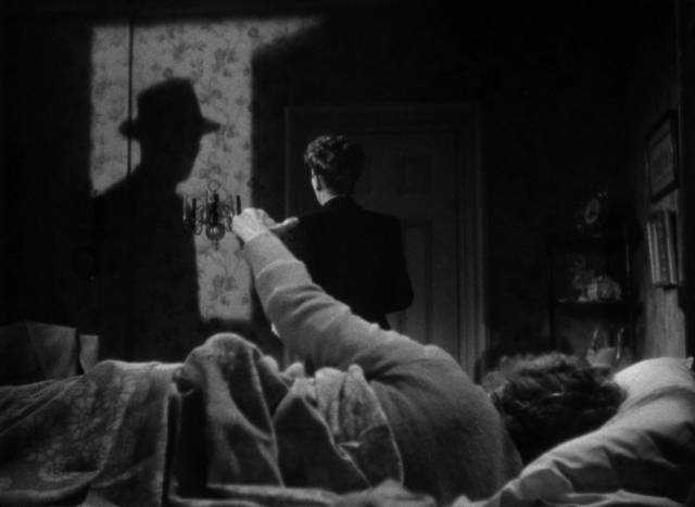 A killer stalks a remote mansion in Erle C. Kenton's The Cat Creeps (1946)