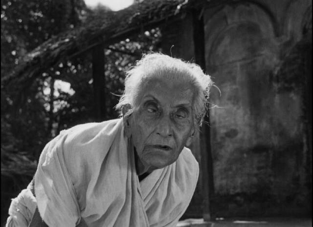Aunt Indir Thakrun (Chunibala Devi) is in constant conflict with Sarbojaya (Karuna Bannerjee) in Satyajit Ray's Pather Panchali (1955)
