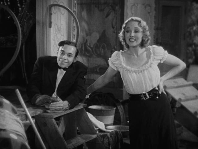 Venus (Leila Hyams) enjoys the company of Half Boy (Johnny Eck) in Tod Browning's Freaks (1932)