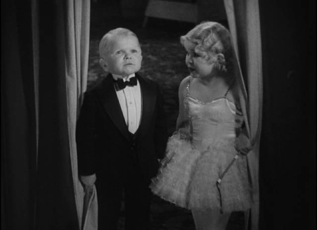 Frieda (Daisy Earles) is concerned by Hans (Harry Earles)'s infatuation with acrobat Cleopatra (Olga Baclanova) in Tod Browning's Freaks (1932)