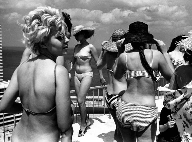 Tourists party on hotel rooftops in Mikhail Kalatozov's I Am Cuba (1964)