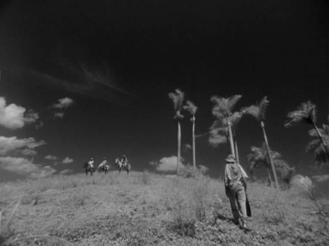 A sugar cane farmer is summoned by the landowner in Mikhail Kalatozov's I Am Cuba (1964)