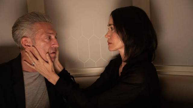 Blind Soo-Min Szabo (Sandrine Holt) "looks at" Karsh Relikh (Vincent Cassel)'s face with her hands in David Cronenberg's The Shrouds (2024)